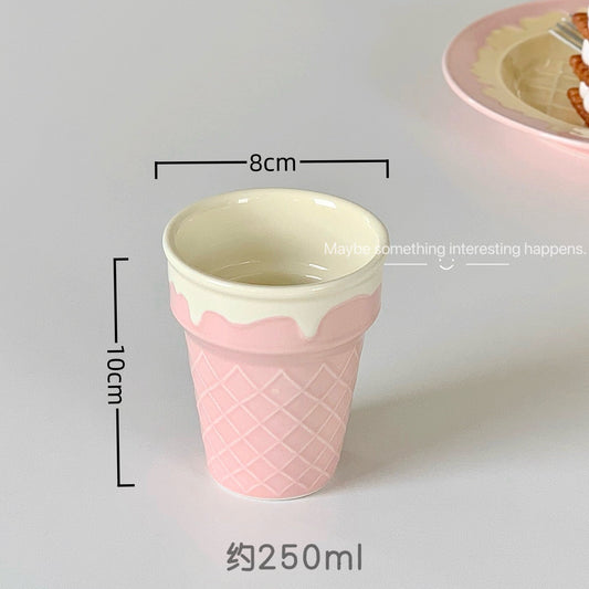 糖果色冰激凌甜品杯