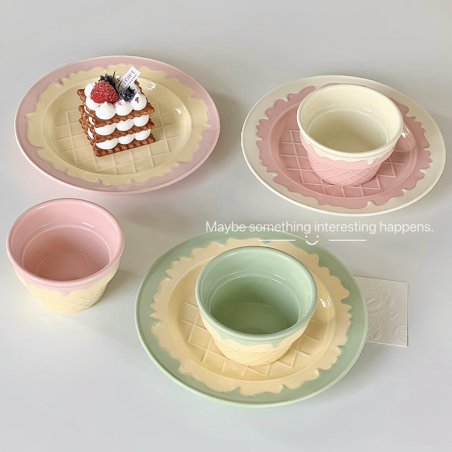 糖果色冰激凌甜品杯