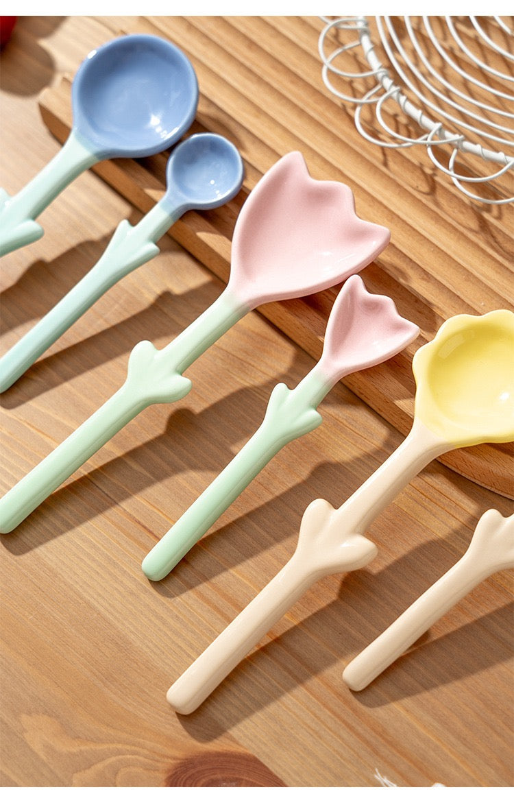 Tulip shape spoon